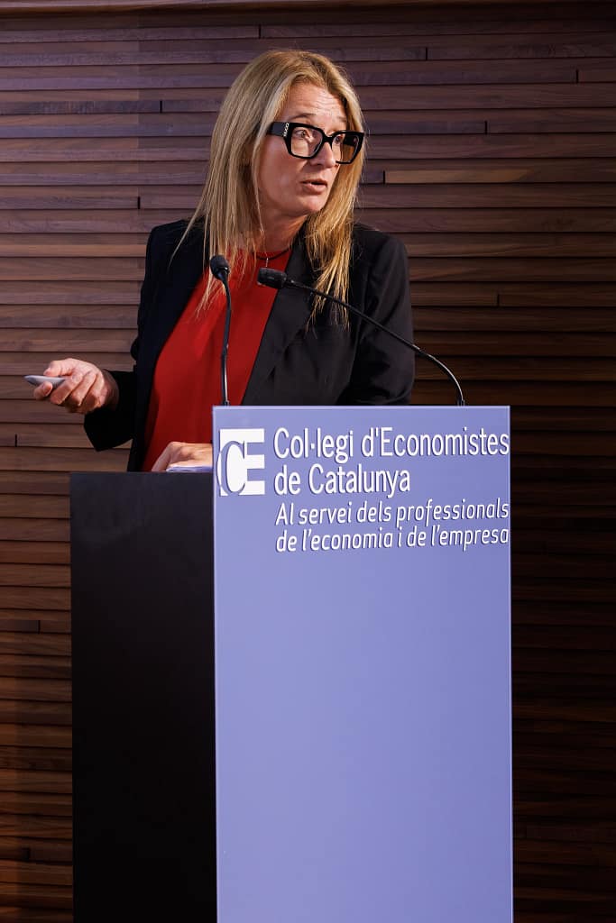 Irene Ledo durante la conferencia Presente y futuro de la auditoría